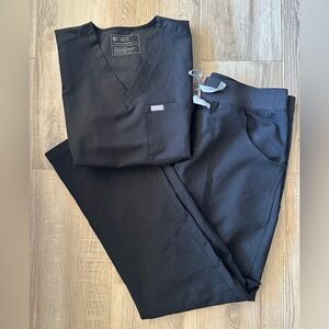 FIGS Black Scrub Set